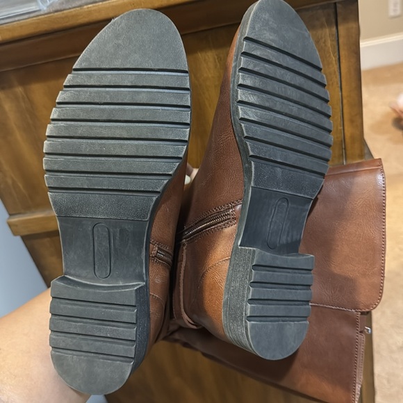 Boots - Picture 4 of 8